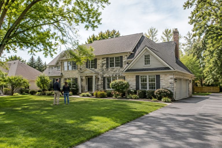 How To Evaluate A Home Before Making An Offer In Barrington, Illinois